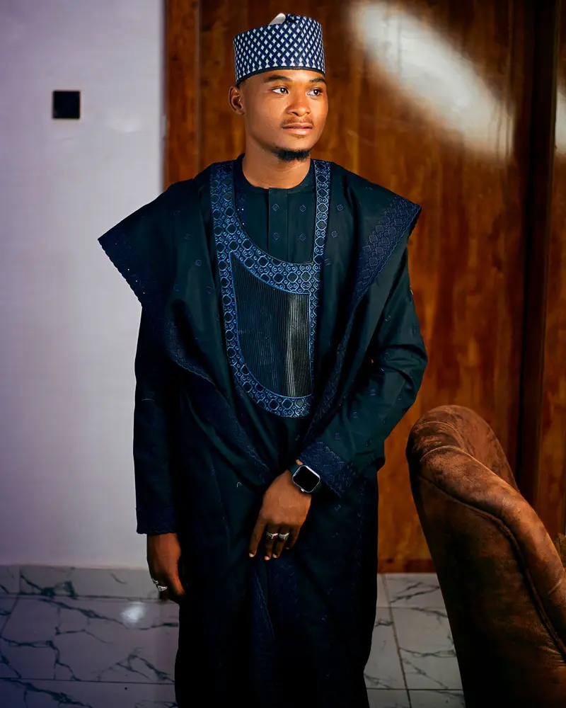 Photo 2 sur 2, Boubou en bazin riche