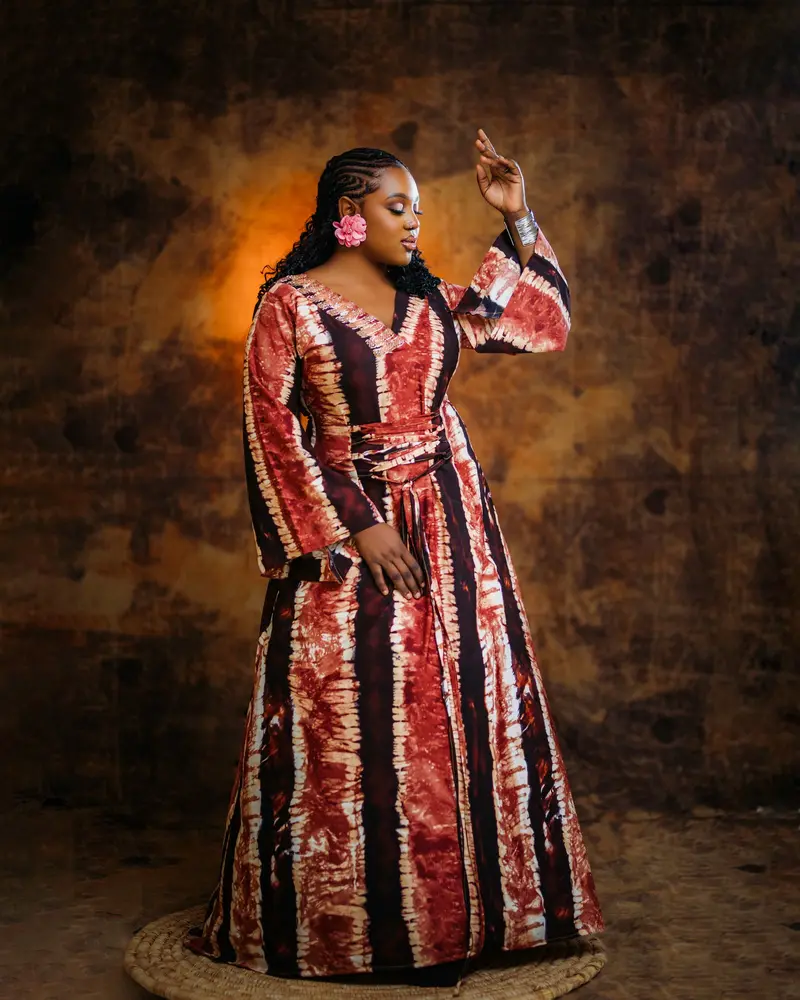 Robe longue rayée à ceinture